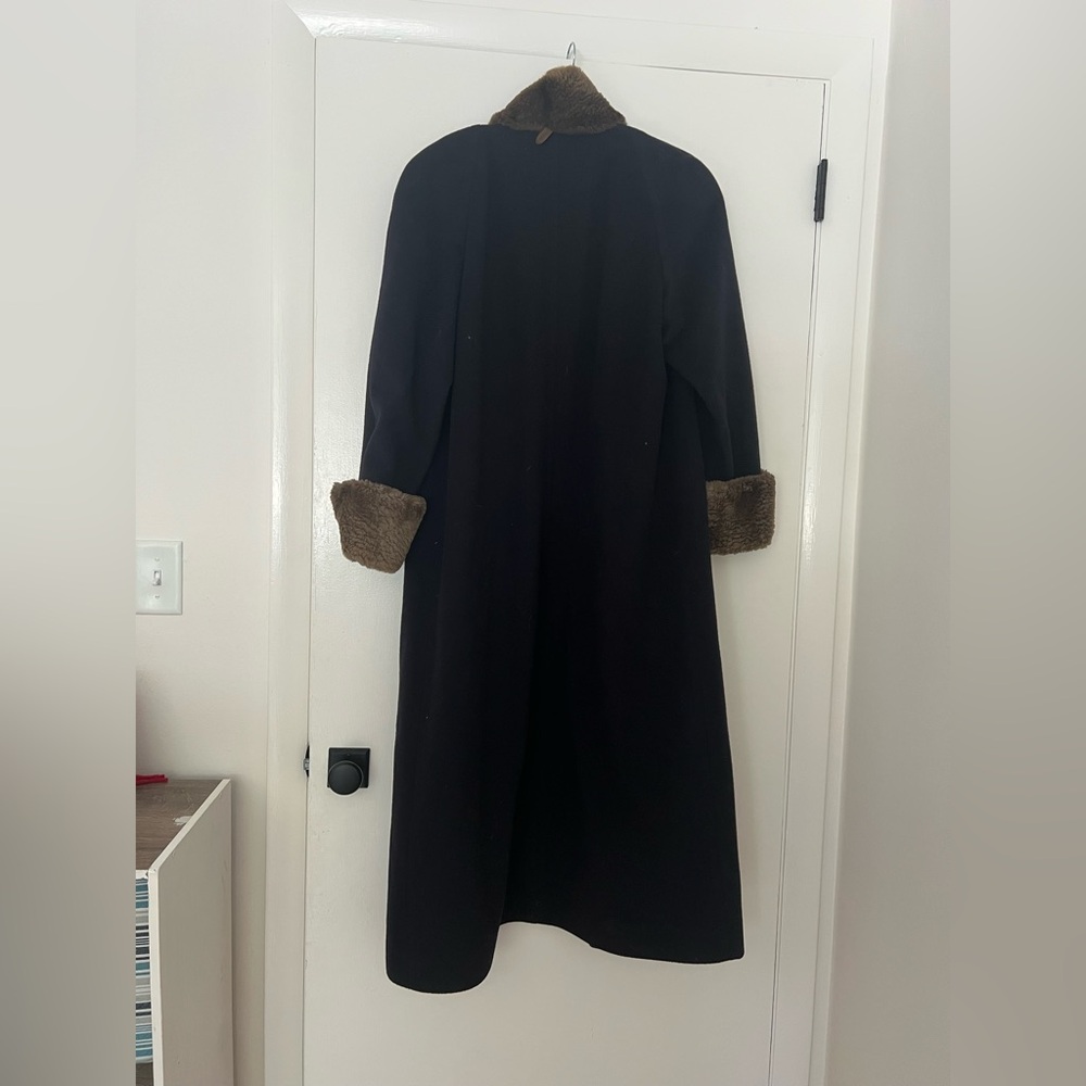 Burberry Elegant Black Coat with Brown Accents faux fur USA medium - Picture 4 of 10